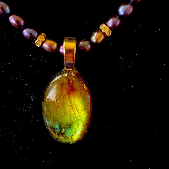 NWOT.  Artisan sterling silver green labradorite pendant with cultured pearls. - Picture 2 of 4